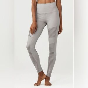 Alo Yoga 7/8 High-Waist Moto Legging, Alloy Light Grey, Women’s XS
